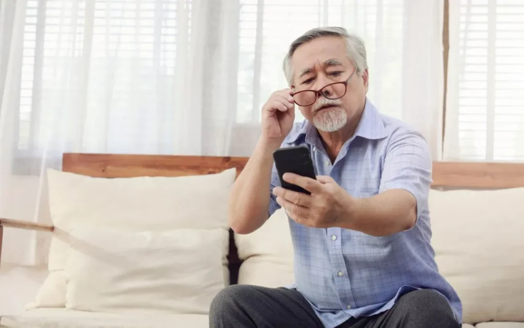 Prima Saigon Eye Hospital:  Most people begin to notice the effects of presbyopia sometime after age 40, when they start having trouble seeing small print clearly — including text messages on their phone.
