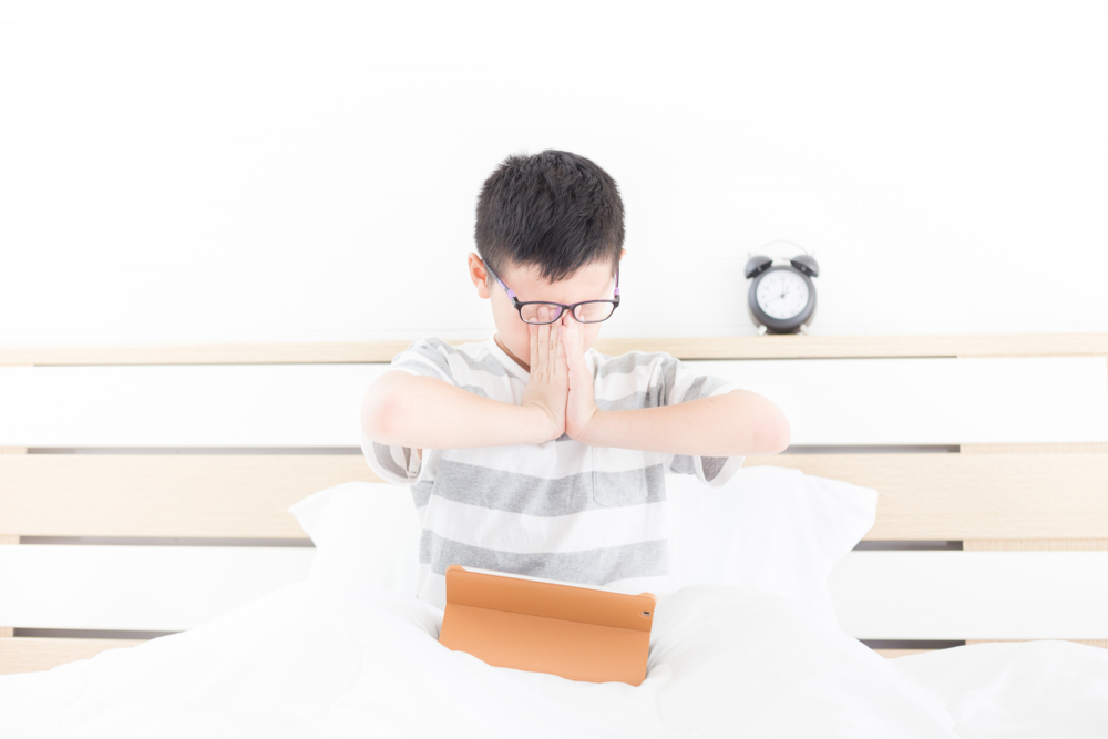 Trẻ sử dụng kính không phù hợp có thể gây ra những hậu quả đáng tiếc như: suy giảm thị lực, nhược thị...