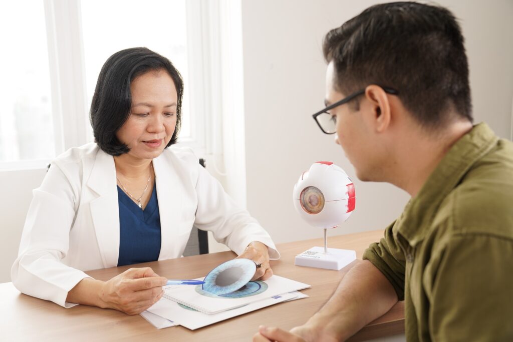 Dr Thao Vo, Chief Medical Officer of Prima Saigon Eye Hospital is consulting a Keratocunus patient