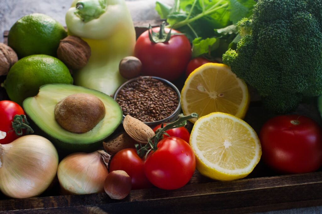 Tăng cường rau xanh, trái cây rất tốt cho sức khỏe mắt sau khi phẫu thuật cận thị